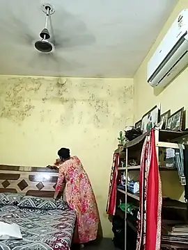 heenage online show from 04/04/26, 03:38