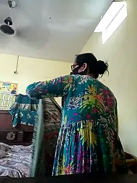 heenage online show from 04/07/26, 05:52