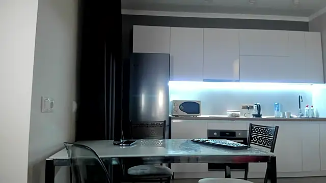 Emma Flin online show from 12/14/24, 02:10