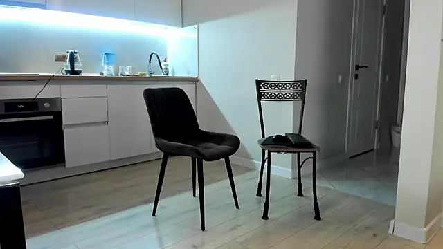 Emma Flin online show from 12/04/25, 11:19