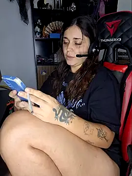 luuhcat09 online show from 10/19/25, 10:21