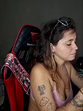 luuhcat09 online show from 03/18/26, 01:42