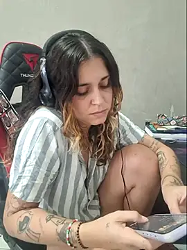 luuhcat09 online show from 04/15/26, 06:15