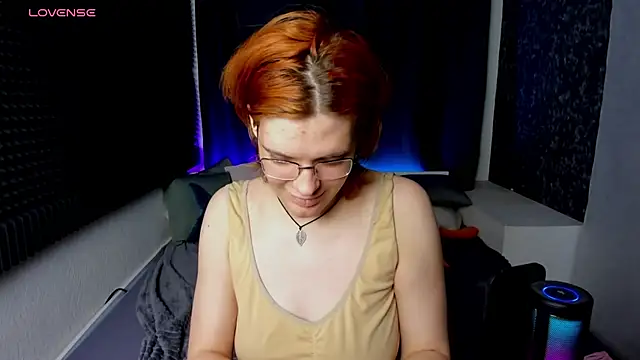 Snapshot of KIKI_Krash chatting on 12/11/24, 04:53 KIKI Krash online show from 12/11/24, 04:53