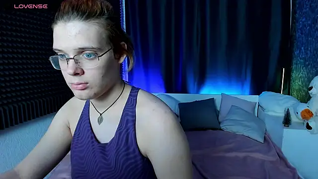 Snapshot of KIKI_Krash chatting on 12/25/24, 02:13 KIKI Krash online show from 12/25/24, 02:13