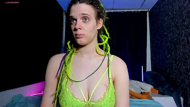 Snapshot of KIKI_Krash chatting on 11/13/25, 10:03 KIKI Krash online show from 11/13/25, 10:03