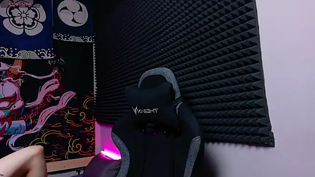 Snapshot of KIKI_Krash chatting on 11/28/25, 10:07 KIKI Krash online show from 11/28/25, 10:07