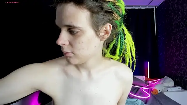 Snapshot of KIKI_Krash chatting on 12/22/25, 10:23 KIKI Krash online show from 12/22/25, 10:23