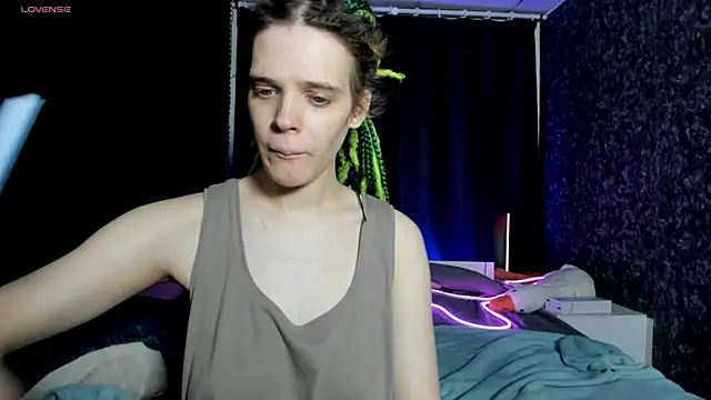 Snapshot of KIKI_Krash chatting on 12/23/25, 10:13 KIKI Krash online show from 12/23/25, 10:13