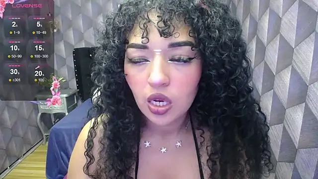 Snapshot of Sofiacowperx chatting on 01/30/25, 01:42 Sofiacowperx online show from 01/30/25, 01:42