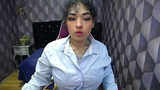 Snapshot of Sofiacowperx chatting on 02/05/25, 12:49 Sofiacowperx online show from 02/05/25, 12:49