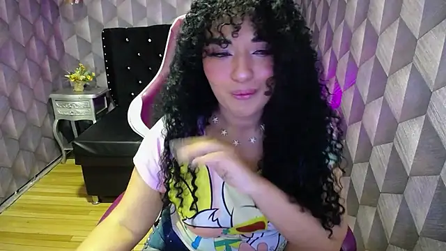 Snapshot of Sofiacowperx chatting on 02/07/25, 04:03 Sofiacowperx online show from 02/07/25, 04:03