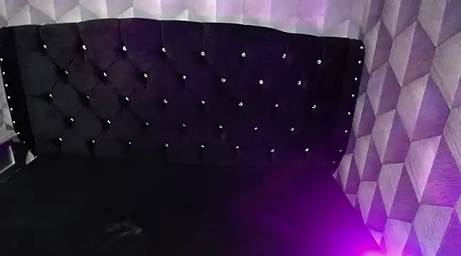 Snapshot of Sofiacowperx chatting on 02/07/25, 07:06 Sofiacowperx online show from 02/07/25, 07:06