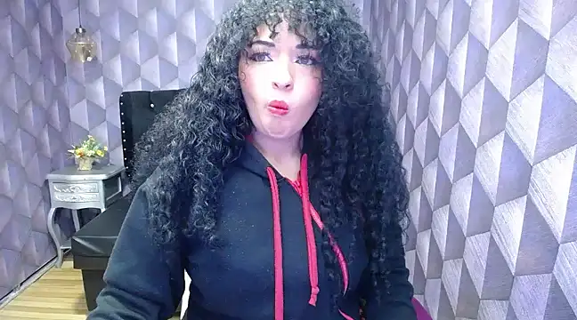 Snapshot of Sofiacowperx chatting on 02/08/25, 11:22 Sofiacowperx online show from 02/08/25, 11:22