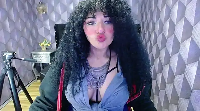 Snapshot of Sofiacowperx chatting on 02/08/25, 02:27 Sofiacowperx online show from 02/08/25, 02:27