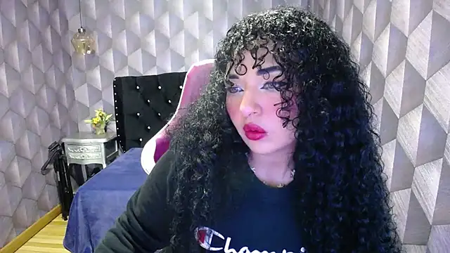 Snapshot of Sofiacowperx chatting on 02/11/25, 12:48 Sofiacowperx online show from 02/11/25, 12:48