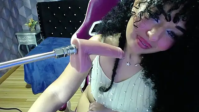 Snapshot of Sofiacowperx chatting on 02/11/25, 07:05 Sofiacowperx online show from 02/11/25, 07:05