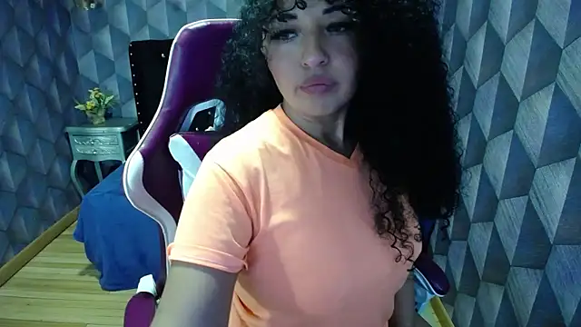 Snapshot of Sofiacowperx chatting on 02/13/25, 03:56 Sofiacowperx online show from 02/13/25, 03:56