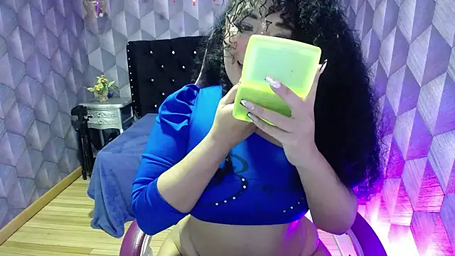 Snapshot of Sofiacowperx chatting on 02/15/25, 11:17 Sofiacowperx online show from 02/15/25, 11:17