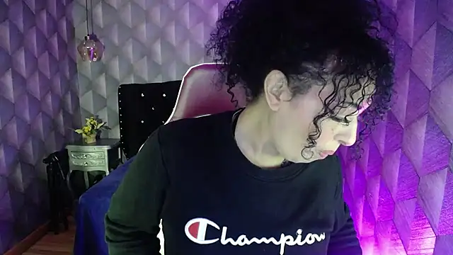 Snapshot of Sofiacowperx chatting on 02/18/25, 12:49 Sofiacowperx online show from 02/18/25, 12:49