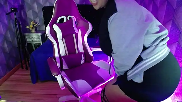 Snapshot of Sofiacowperx chatting on 02/20/25, 04:14 Sofiacowperx online show from 02/20/25, 04:14