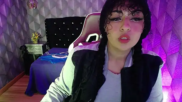 Snapshot of Sofiacowperx chatting on 02/21/25, 01:11 Sofiacowperx online show from 02/21/25, 01:11