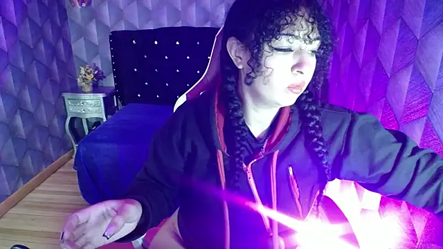 Snapshot of Sofiacowperx chatting on 02/22/25, 12:51 Sofiacowperx online show from 02/22/25, 12:51