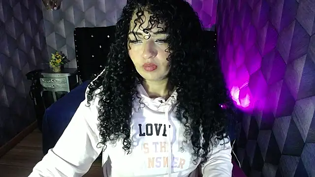 Snapshot of Sofiacowperx chatting on 02/24/25, 01:35 Sofiacowperx online show from 02/24/25, 01:35