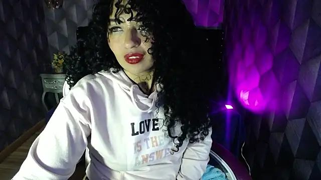 Snapshot of Sofiacowperx chatting on 02/24/25, 10:48 Sofiacowperx online show from 02/24/25, 10:48