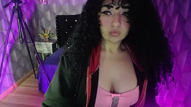 Snapshot of Sofiacowperx chatting on 02/26/25, 04:56 Sofiacowperx online show from 02/26/25, 04:56