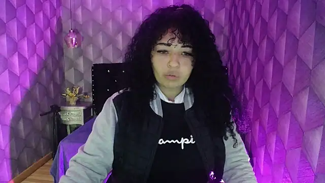 Snapshot of Sofiacowperx chatting on 02/28/25, 01:14 Sofiacowperx online show from 02/28/25, 01:14