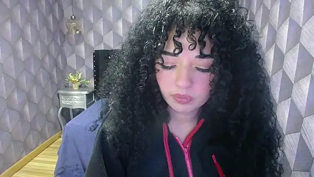 Snapshot of Sofiacowperx chatting on 03/02/25, 03:05 Sofiacowperx online show from 03/02/25, 03:05