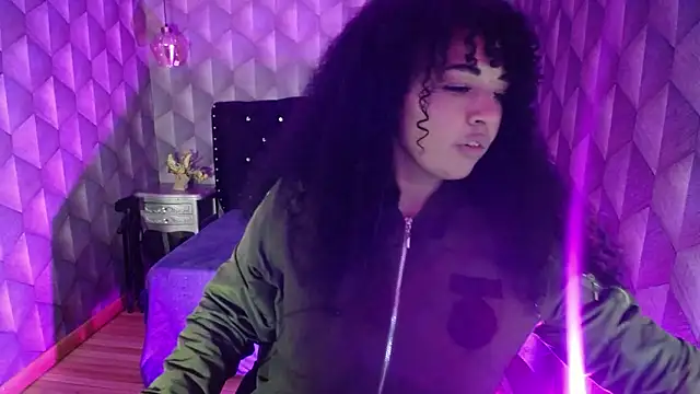 Snapshot of Sofiacowperx chatting on 03/05/25, 01:50 Sofiacowperx online show from 03/05/25, 01:50