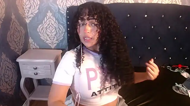 Snapshot of Sofiacowperx chatting on 11/17/25, 01:28 Sofiacowperx online show from 11/17/25, 01:28