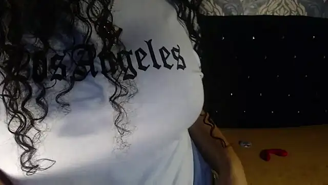 Snapshot of Sofiacowperx chatting on 11/27/25, 02:19 Sofiacowperx online show from 11/27/25, 02:19