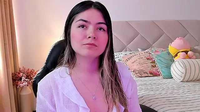 Lau Bee online show from 12/13/24, 04:05