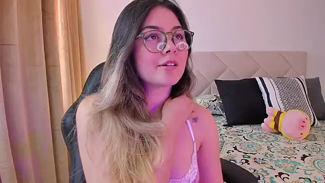 Lau Bee online show from 01/11/25, 06:23