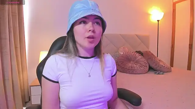 Lau Bee online show from 03/18/25, 02:37