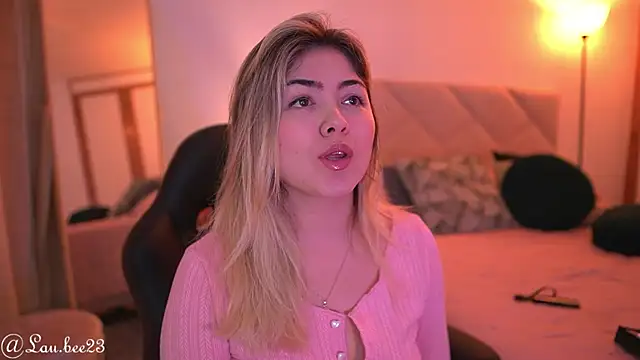 Lau Bee online show from 09/18/25, 06:21