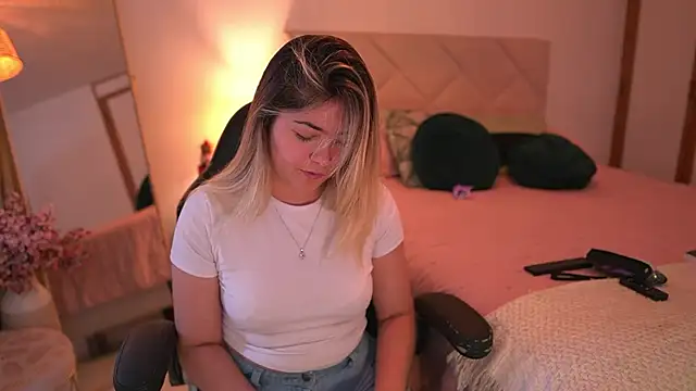 Lau Bee online show from 11/10/25, 07:13