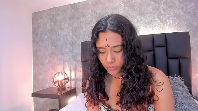 laura smith33 online show from 01/22/25, 07:13