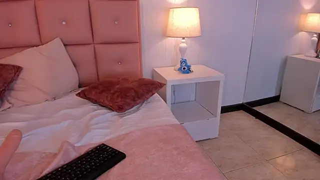 laura smith33 online show from 03/08/25, 06:05