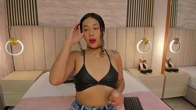 laura smith33 online show from 10/24/25, 02:46