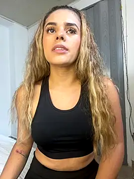 ZoeJohnsoon online show from 10/22/25, 03:56