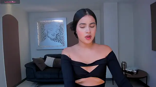 IsabellaHill  online show from 12/24/24, 05:23