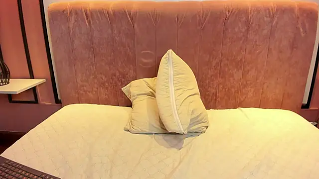 liz goth online show from 12/19/24, 04:02