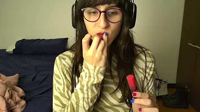 Snapshot of Alice_love29 chatting on 01/06/25, 04:15 Alice love29 online show from 01/06/25, 04:15