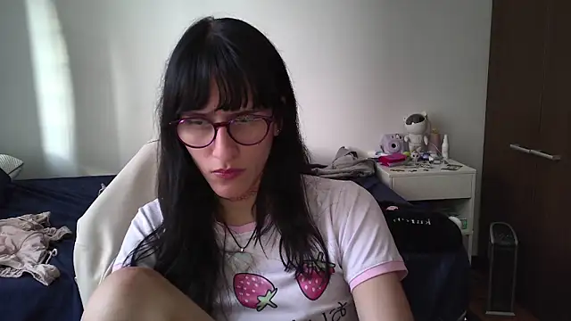 Snapshot of Alice_love29 chatting on 01/25/25, 11:32 Alice love29 online show from 01/25/25, 11:32