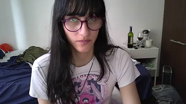 Snapshot of Alice_love29 chatting on 02/08/25, 09:04 Alice love29 online show from 02/08/25, 09:04