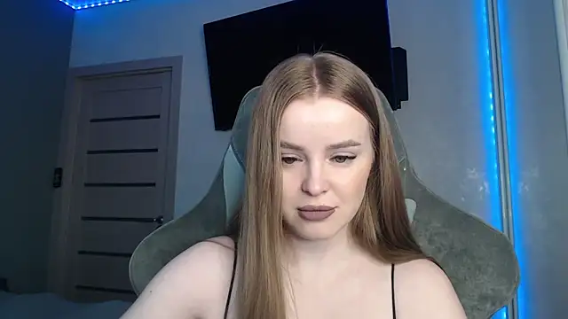 Snapshot of YourBitsy chatting on 02/21/26, 03:51 YourBitsy online show from 02/21/26, 03:51